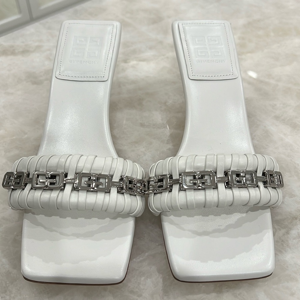 New in box Givenchy G Woven Kitten Heel Sandals Mules